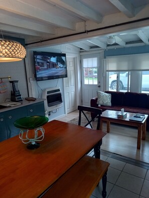 Dining - sunset Bay 2 bed & in lovely Downe with AC (Downe)