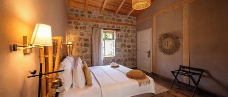 Habitación doble Deluxe | Escritorio, espacio para trabajar con laptop y wifi gratis