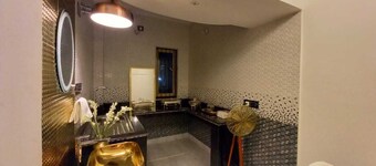 Darha House – A Refined 2BHK Residence Near Airport with Free Parking and AC