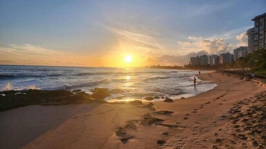 Breathtaking 2-Br Beachside Apartment