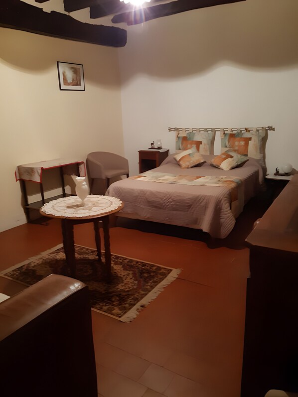 1 bedroom, iron/ironing board