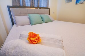 2 soveværelser, pengeskab på værelset, strygejern/strygebræt