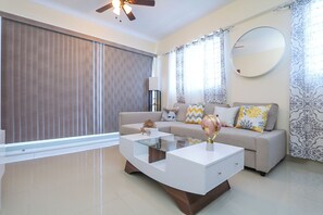 Smart TV - Amazing 2BR/2Bt APT hot water, AC,Garage and Patio (San Cristobal)