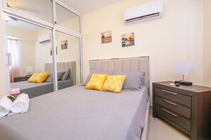 2 bedrooms, in-room safe, iron/ironing board, travel crib - Amazing 2BR/2Bt APT hot water, AC,Garage and Patio (San Cristobal)