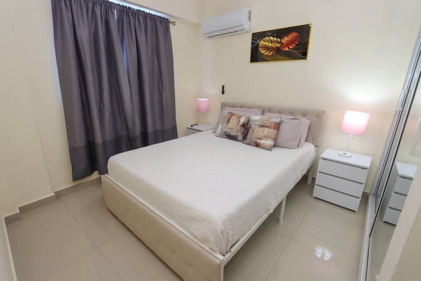 2 多间卧室、客房内保险箱、熨斗/熨衣板、免费 WiFi