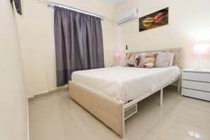 2 bedrooms, in-room safe, iron/ironing board, free WiFi