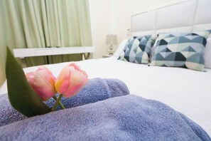 2 makuuhuonetta, tallelokero huoneessa, silitysrauta/-lauta