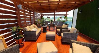 STUNNING 2-BR 2-BATH APT W/ AC GARAGE & ROOF TOP