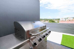 Property grounds - Beautiful 2Bd/2bath apt W. AC, Garage  & roof top (San Cristobal)
