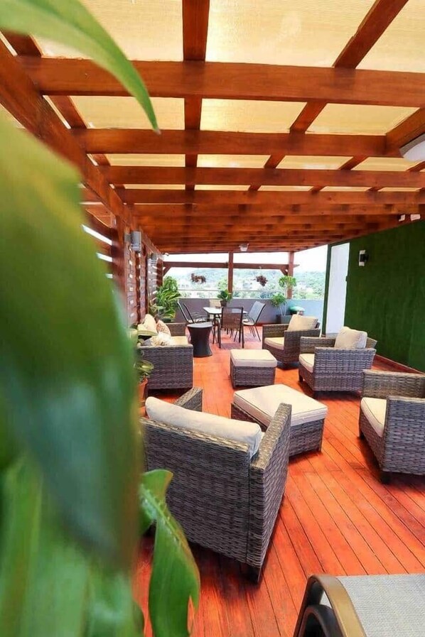 Interior - Beautiful 2Bd/2bath apt W. AC, Garage & roof top (San Cristobal)