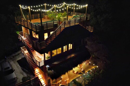 Ocean Views w/ Rooftop Lounge