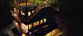 Ocean Views w/ Rooftop Lounge