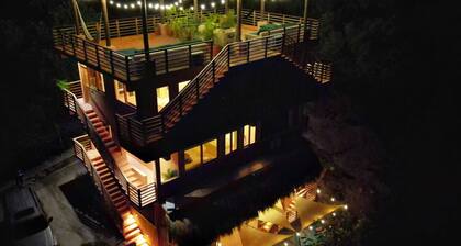 Ocean Views w/ Rooftop Lounge