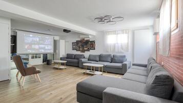 Smart TV, mesa de pingue-pongue