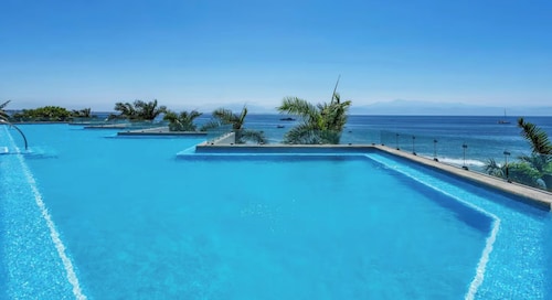 Cozy beachfront studio condo in La Cruz de Huanacaxtle with AC, fitness room