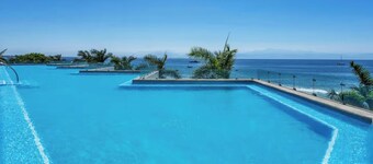 Cozy beachfront studio condo in La Cruz de Huanacaxtle with AC, fitness room