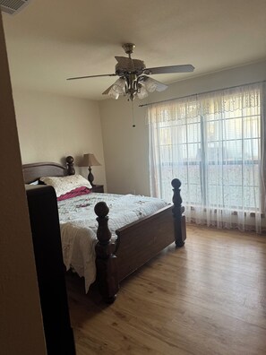 3 chambres, bureau, fer et planche à repasser, accès Internet