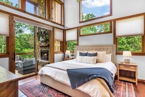 4 bedrooms, iron/ironing board, WiFi, bed sheets - 4 Bedroom, hot tub, Firepit (Epworth)