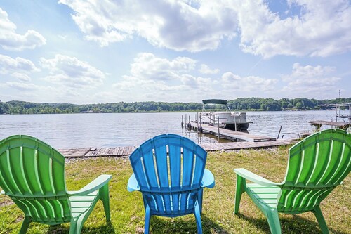 Lakefront | Sauna, Kayaks, Fire Pit, & Huge Deck