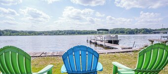 Lakefront | Sauna, Kayaks, Fire Pit, & Huge Deck