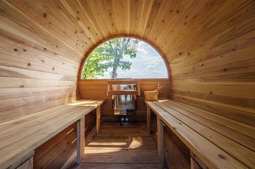 Lakefront | Sauna, Kayaks, Fire Pit, & Huge Deck