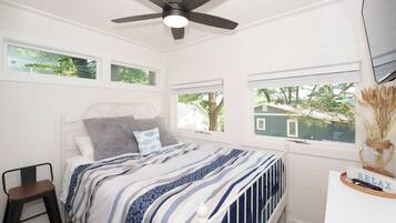 2 bedrooms, iron/ironing board, free WiFi, bed sheets