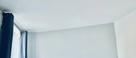 2 bedrooms, iron/ironing board, Internet, bed sheets