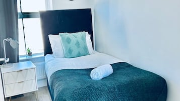 Iron/ironing board, Internet, bed sheets