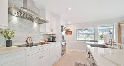 Riverside Retreat, "Views to Live By"-Pool & Riverside