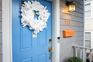 Exterior detail - 4BR Walk2 Dtwn/UVA w/ Karaoke & Backyard Oasis (Charlottesville)