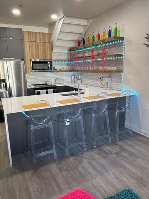 Mikrowelle, Ofen, Herdplatte, Geschirrspüler