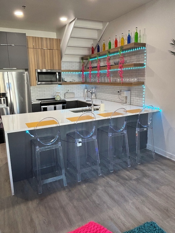 Micro-ondas, fogão, cooktop, lava-louças
