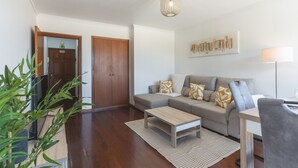 A modern living room with a sofa, coffee table, and a lamp. - Pena View Apartment by Atlantic Holiday (Funchal)