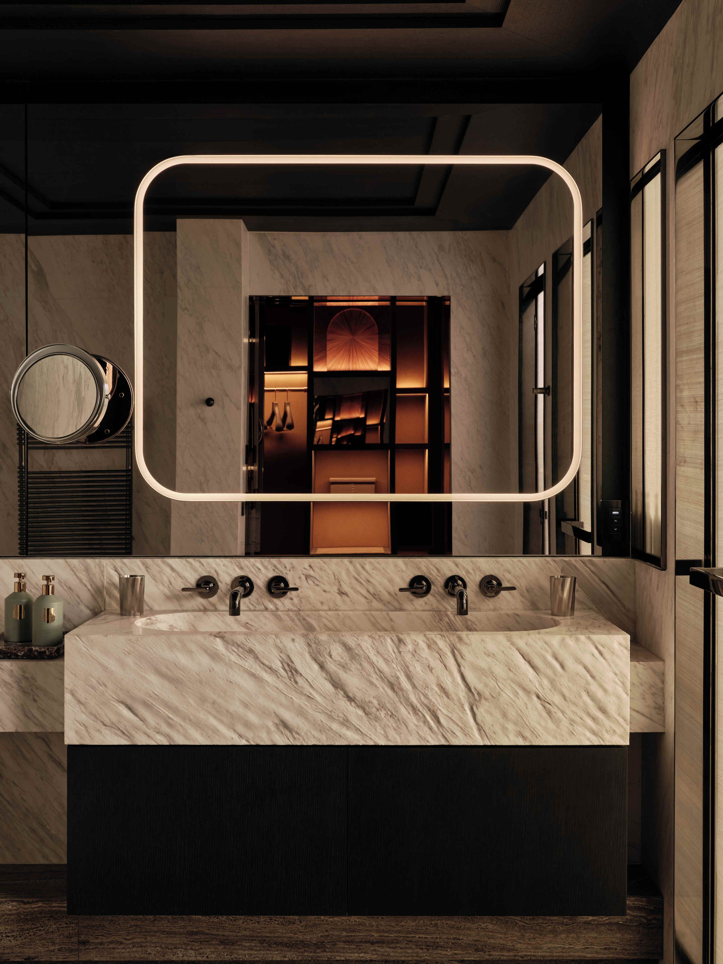 Artículos de tocador gratuitos, secador de pelo, pantuflas