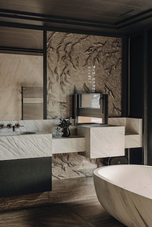 Toalettartikler (inkludert), hårføner og tøfler