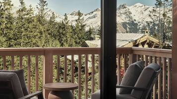 Junior Suite (Premier) | Premium bedding, pillowtop beds, free minibar, soundproofing