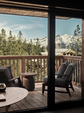 Junior Suite (Premier) | Premium bedding, pillow-top beds, free minibar, soundproofing - Rosewood Courchevel Le Jardin Alpin (Courchevel)