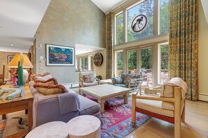 Smart-TV, peis, fotballspill og bøker