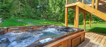 Stratton; Ski on/off, hot tub, King beds, 2 FPs, Office, Foosball