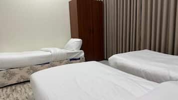 Kamar Quadruple Deluks, pemandangan kota | Meja kerja dan Wi-Fi gratis