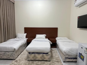 Triple Room, City View | Desk, free WiFi