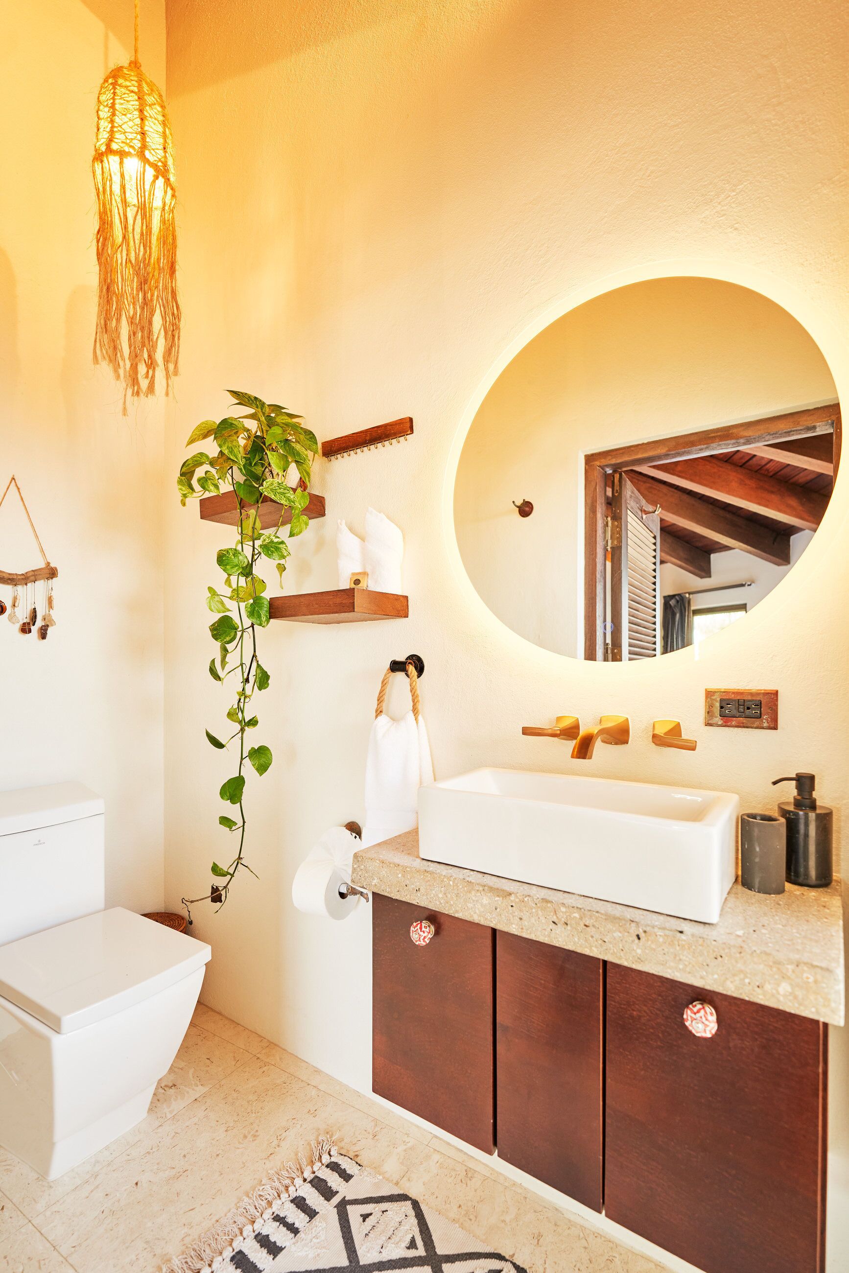 ヘアドライヤー、タオル、石鹸、シャンプー