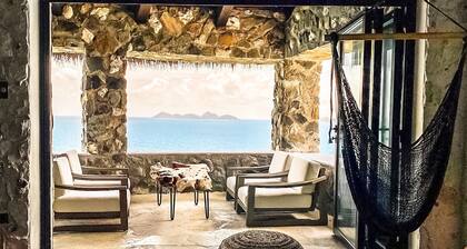 TopâLevel Sunrise Oceanview Suite, Private Balcony