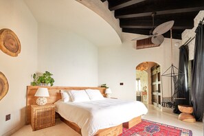 1 bedroom, in-room safe, desk, free WiFi