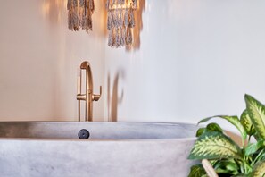 Hårføner, håndklær, såpe og sjampo