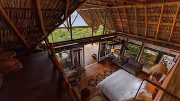 1 habitación, caja de seguridad en la habitación y escritorio