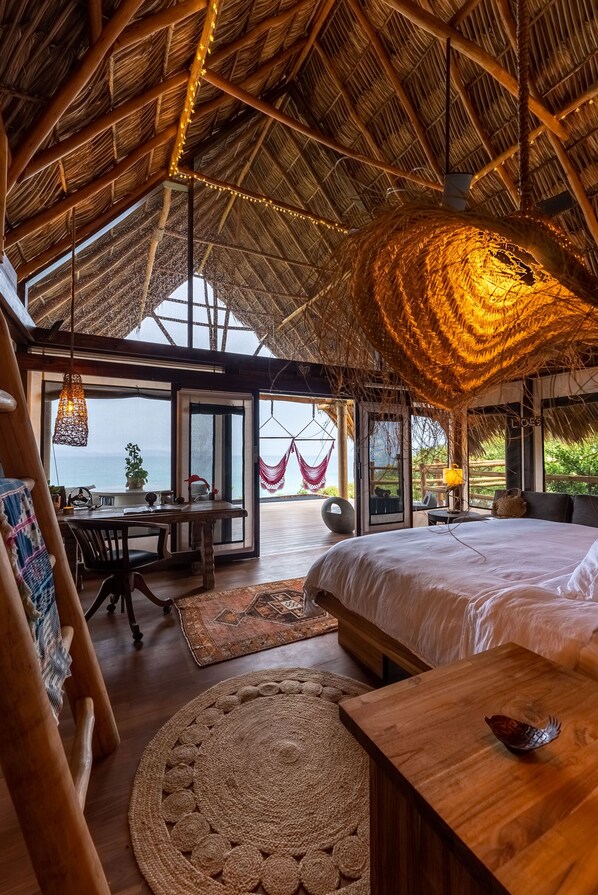 1 bedroom, in-room safe, desk, free WiFi