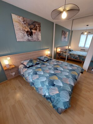 1 chambre, fer et planche à repasser, lit parapluie, draps fournis