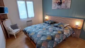 1 Schlafzimmer, Bügeleisen/Bügelbrett, Reisekinderbett, Bettwäsche