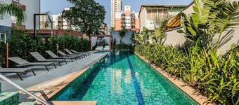 Studio in Building With Pool Con1206